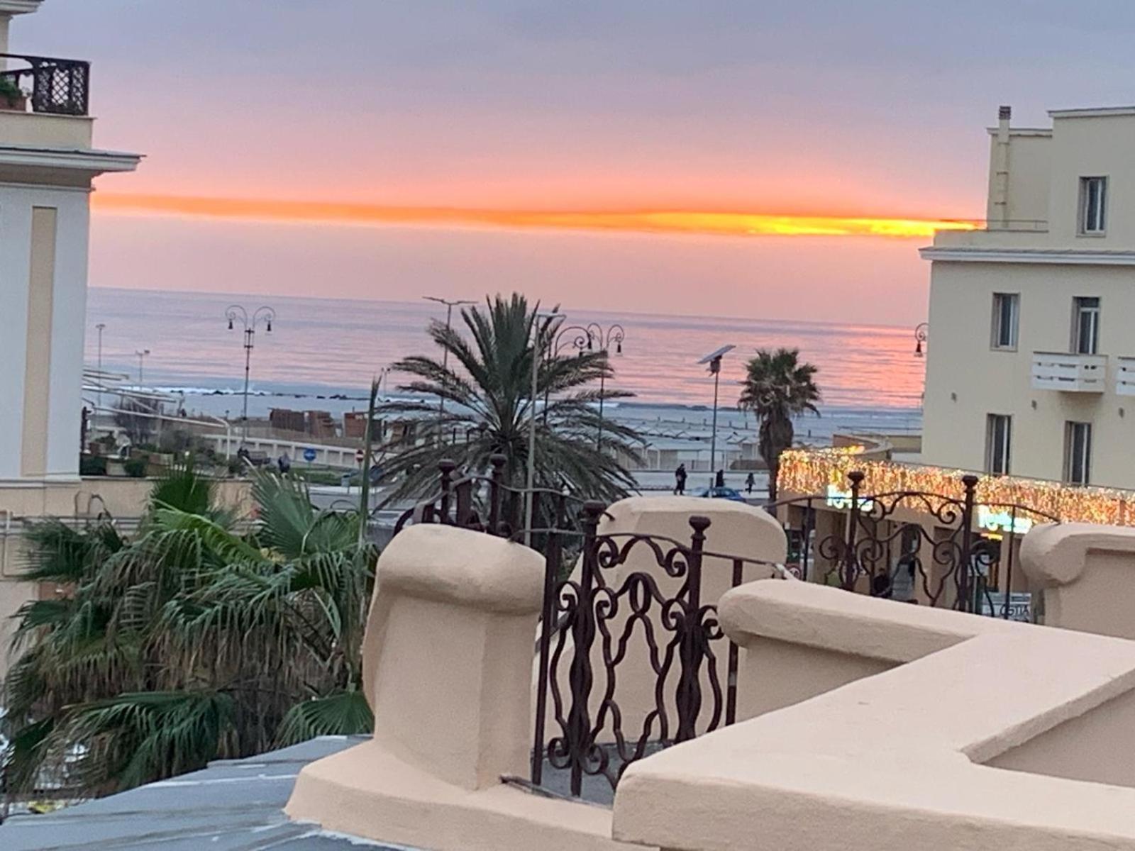 Rome, Beautiful Apartment In A Vintage Building Lido di Ostia Ngoại thất bức ảnh